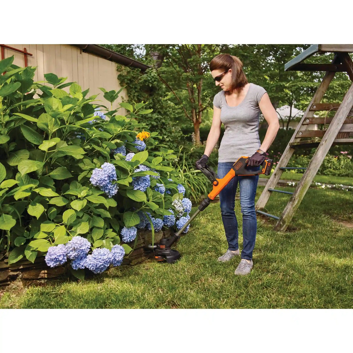 20V MAX* EASYFEED™ Cordless 12 Inch String Trimmer and Edger with 2 Batteries, Battery and Charger Included